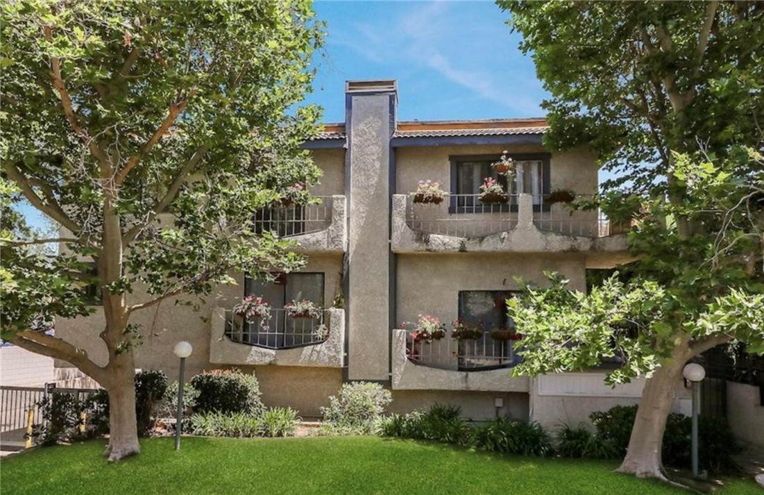 10234 Variel Avenue - Photo 1