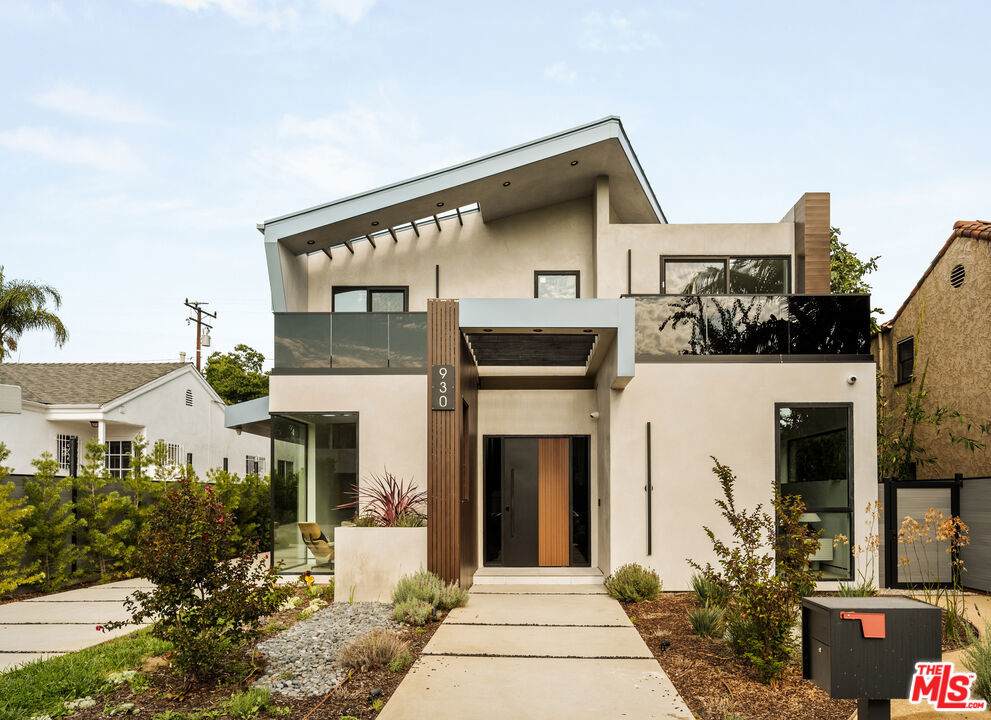 930 La Jolla Avenue - Photo 1