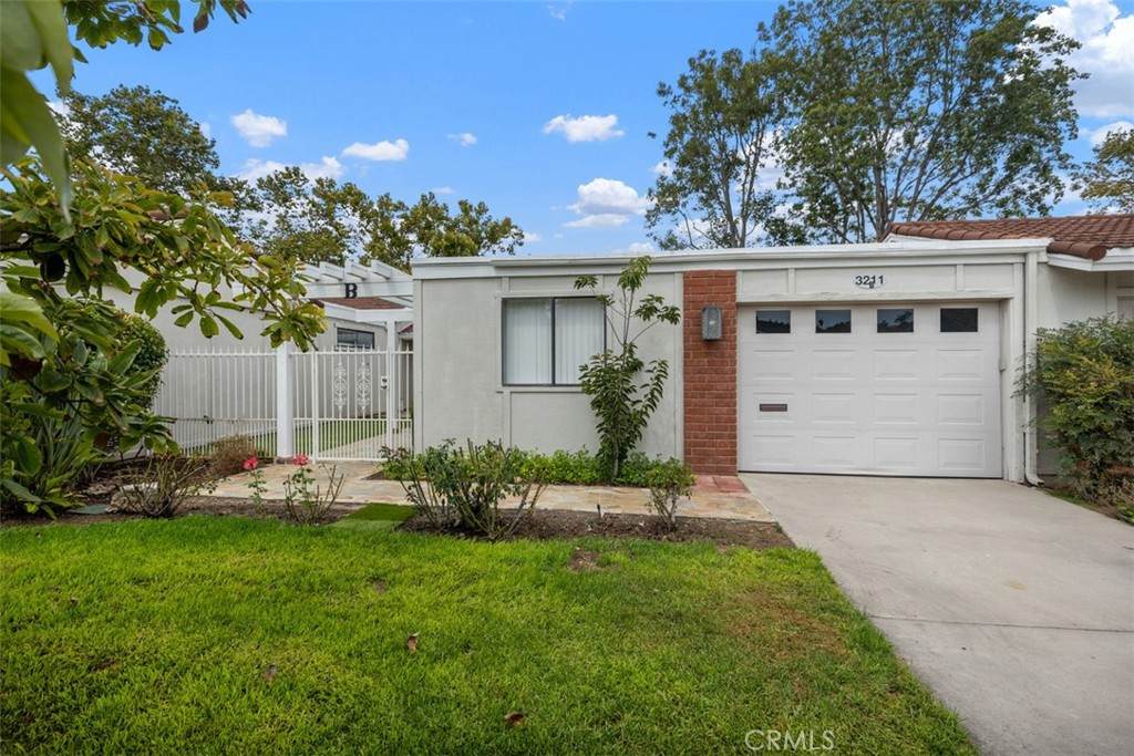 3211 Via Buena Unit B - Photo 1