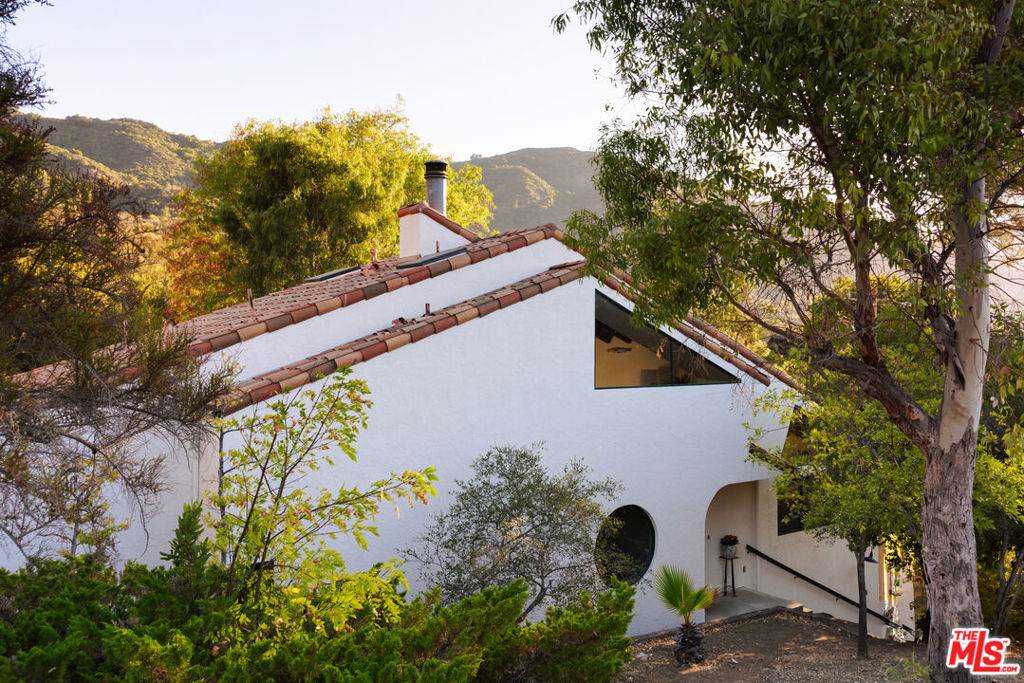 25620 Nebo Dr - Photo 1