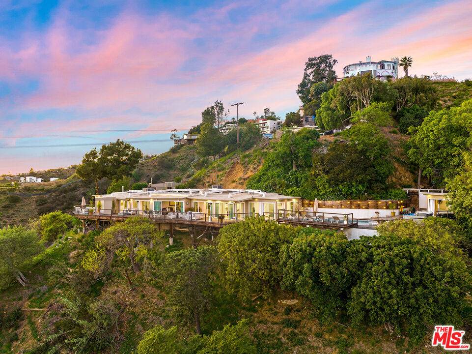 8494 Cole Crest Drive - Photo 1