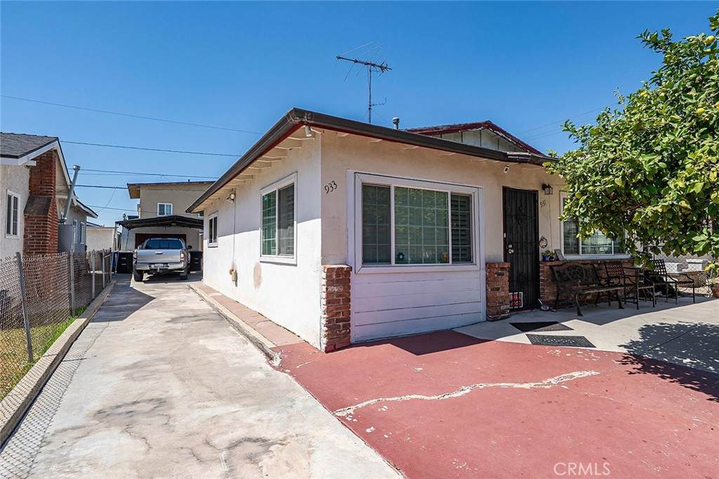933 La Verne Avenue - Photo 1