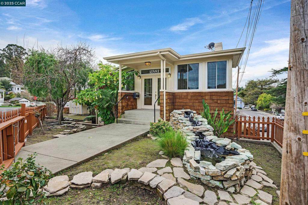 2581 Charles Ave - Photo 1