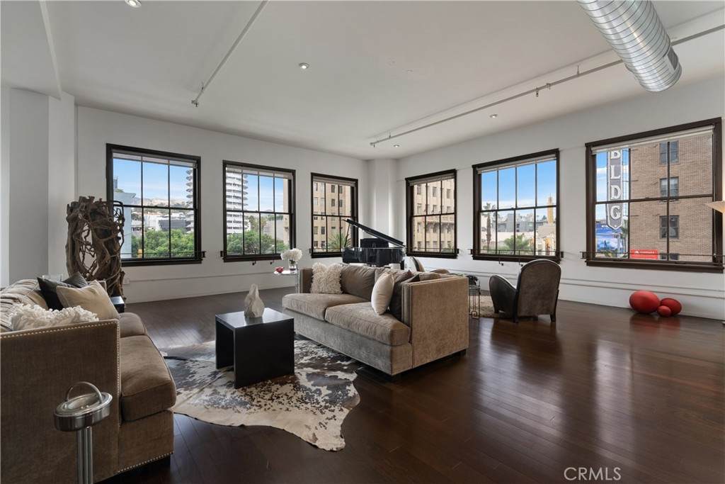 1645 Vine - Photo 1