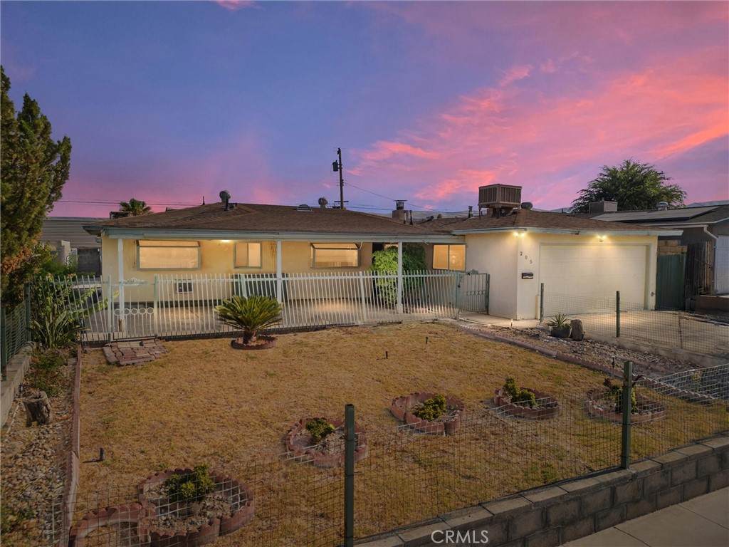 205 Suzanne Lane - Photo 1