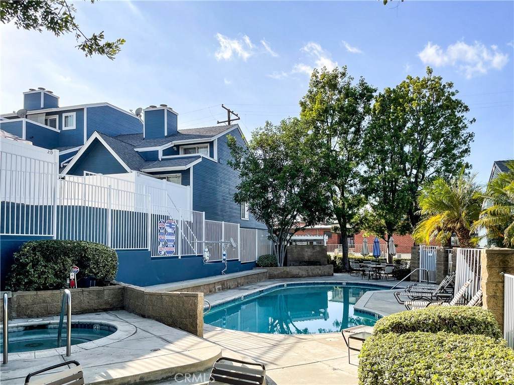 225 Redwood Avenue - Photo 1