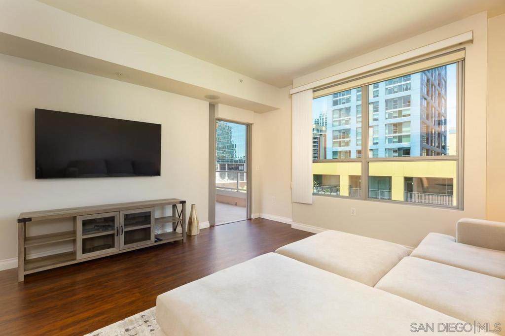 253 10Th Ave - Photo 1