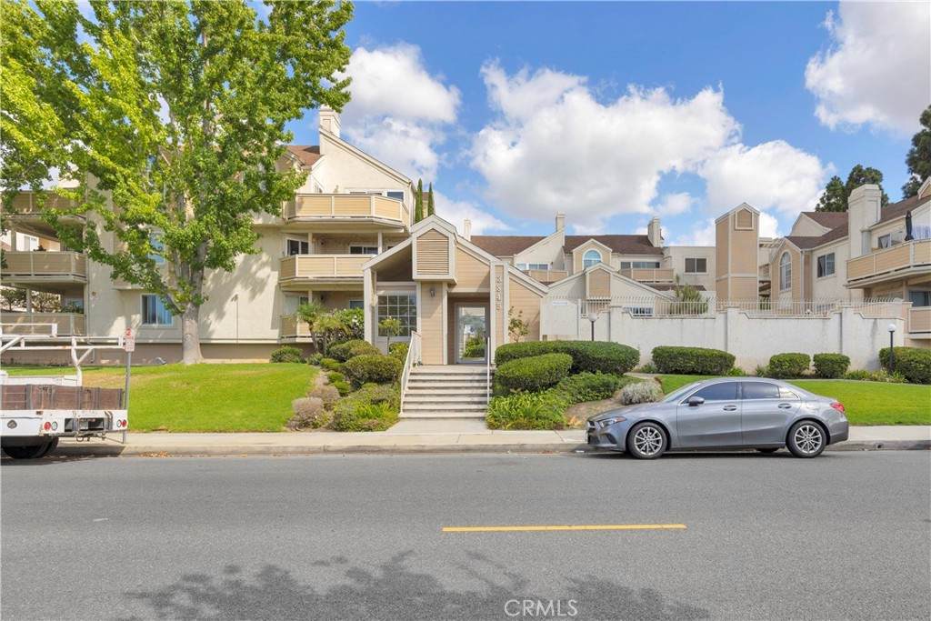 3845 Farquhar Ave - Photo 1