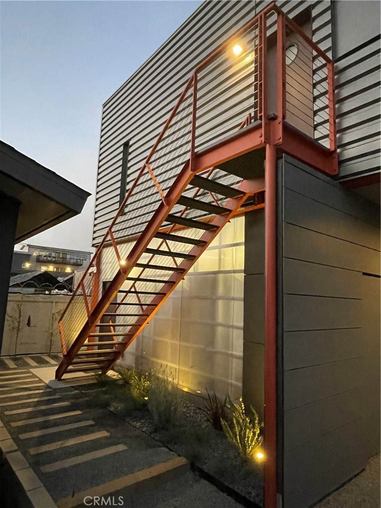 163 N Garden Street - Photo 1