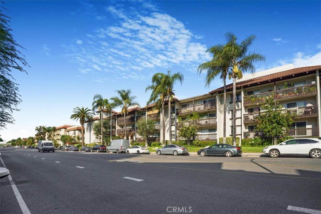 5334 Lindley Avenue - Photo 1