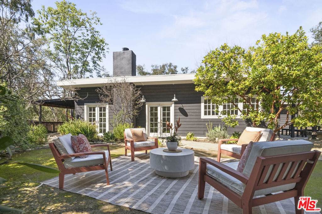 1128 Canyon Trail - Photo 1