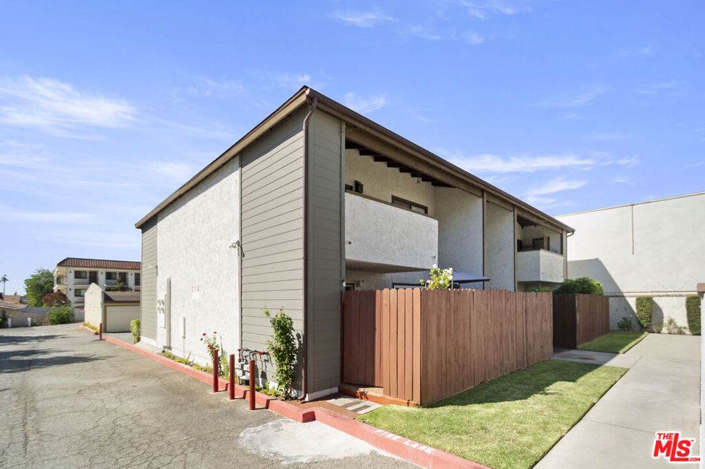 1214 Huntington Drive - Photo 1