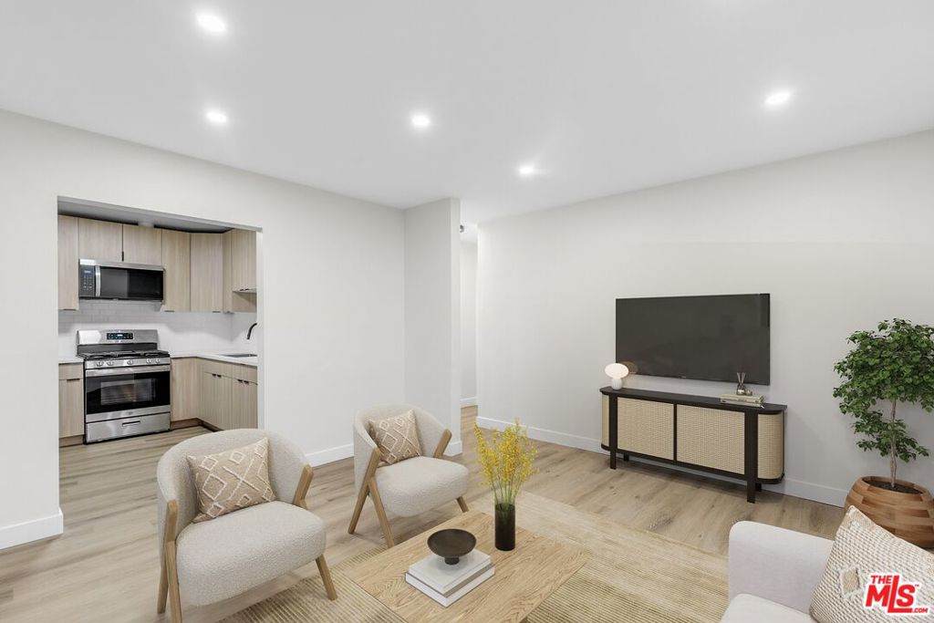 1333 Barry Avenue - Photo 1