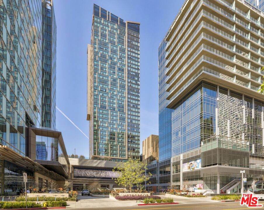 889 Francisco Street - Photo 1