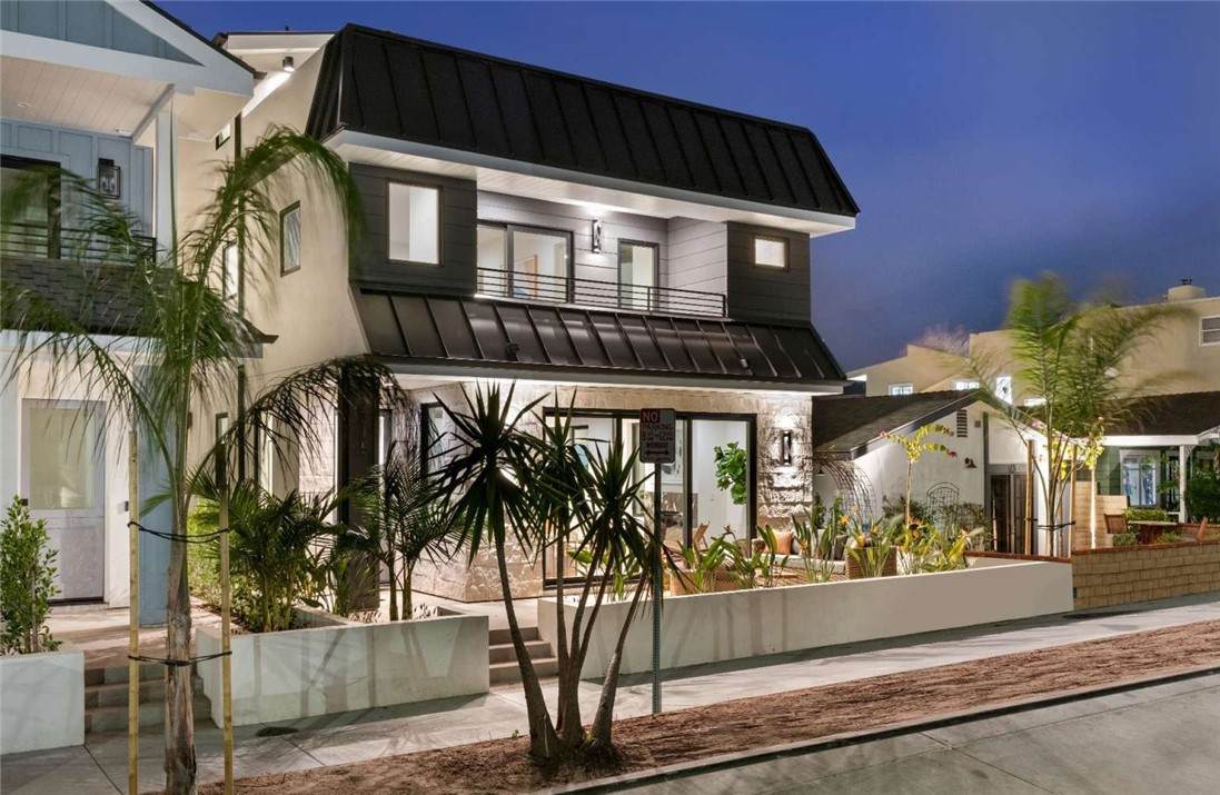 315 Bay Avenue - Photo 1