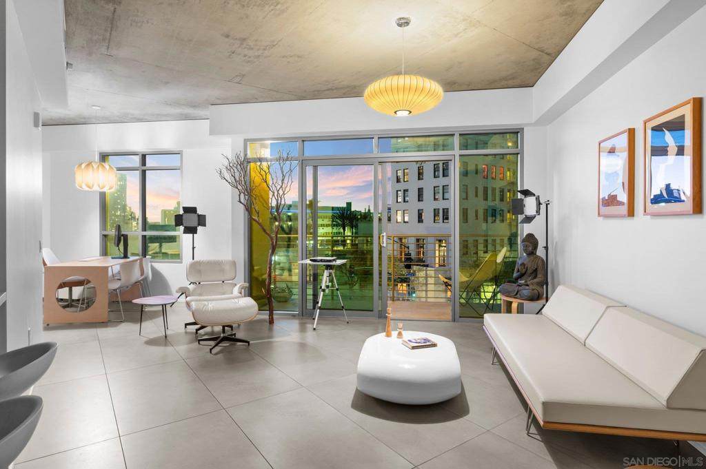 801 Ash St - Photo 1