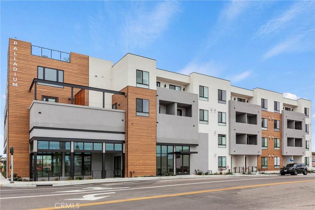 402 W Grand Ave - Photo 1