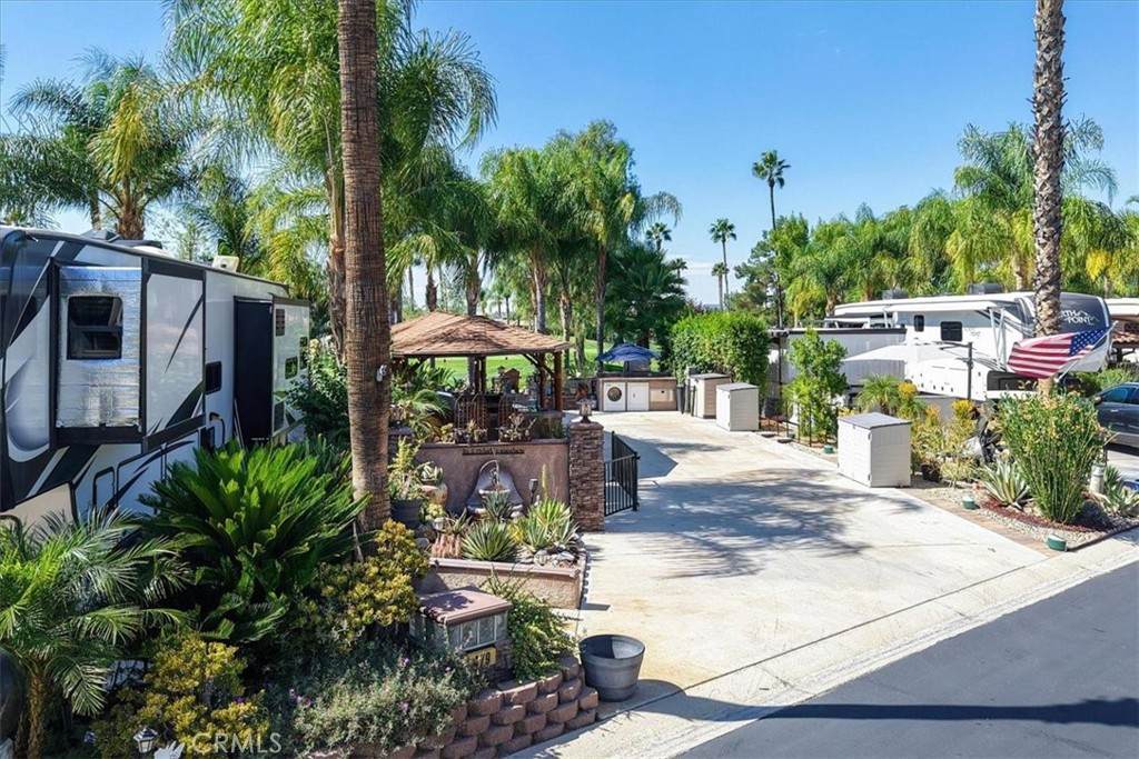 https://bt-photos.global.ssl.fastly.net/socal/orig_boomver_1_375215526-2.jpg