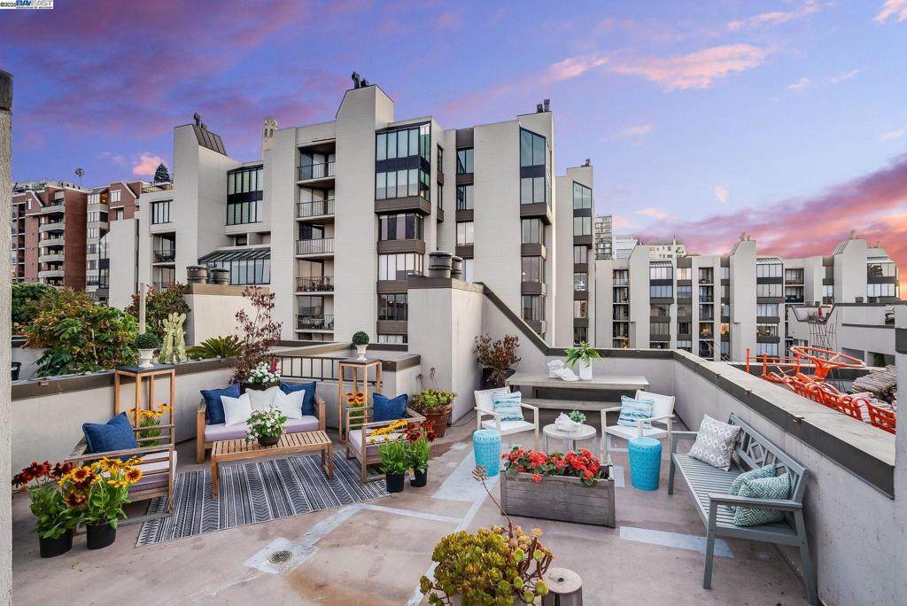 156 Lombard St - Photo 1