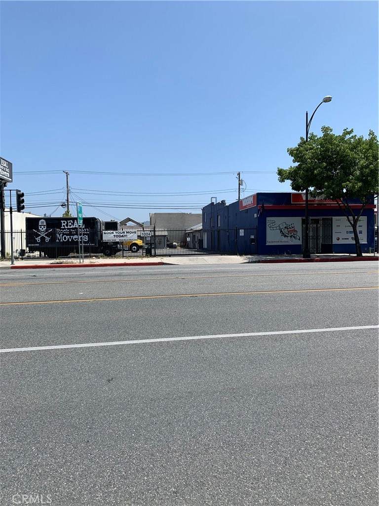 1022 1028 Burbank Boulevard - Photo 1