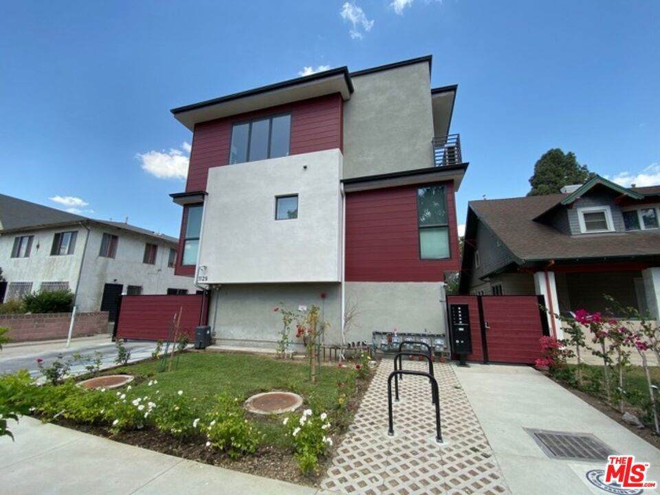 1129 37th Street - Photo 1