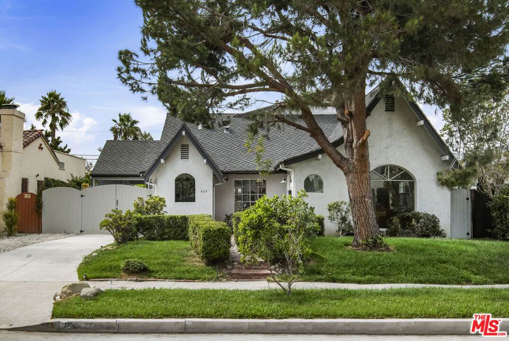 833 Burnside Avenue - Photo 1