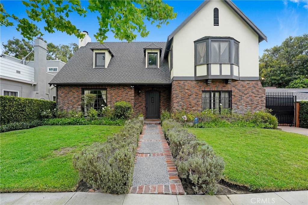 816 Longwood - Photo 1