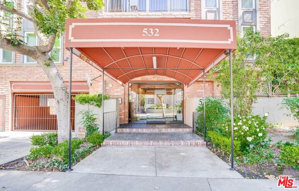 532 Rossmore Avenue - Photo 1