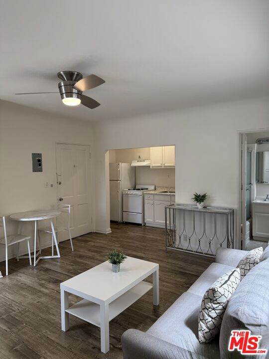 265 Manhattan Place - Photo 1