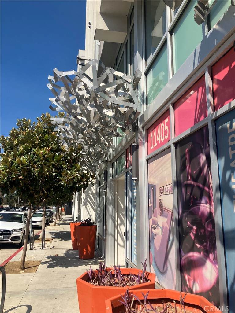 11405 Chandler Boulevard - Photo 1