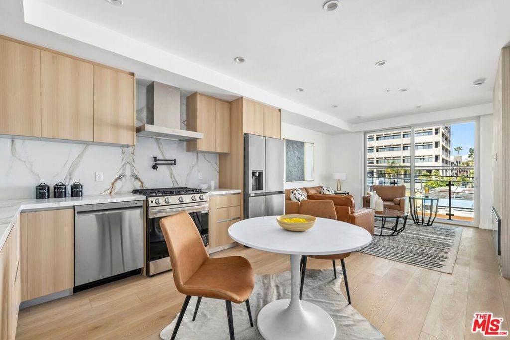 1414 1/2 Beverly Dr - Photo 1