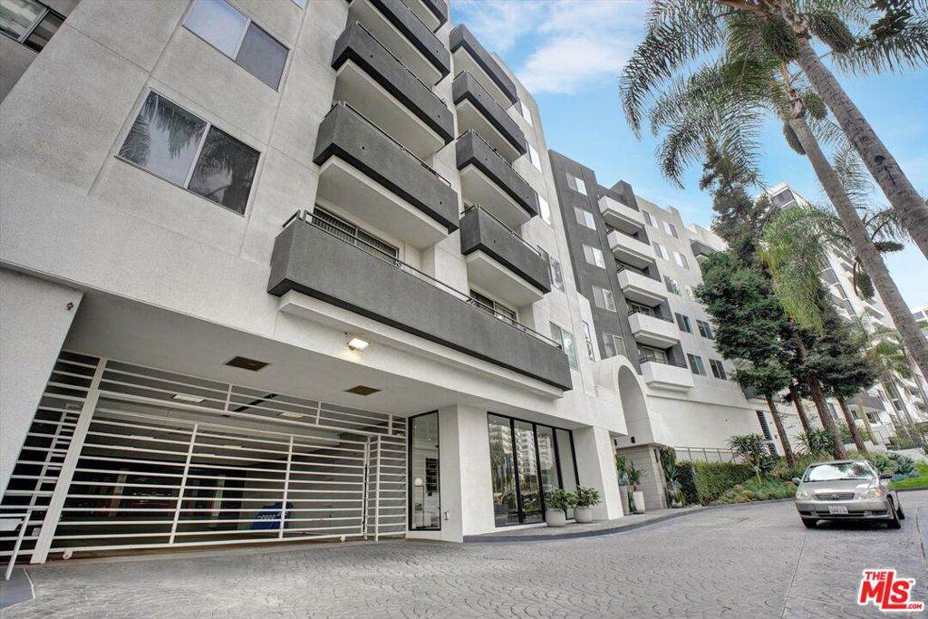 10600 Wilshire Boulevard - Photo 1