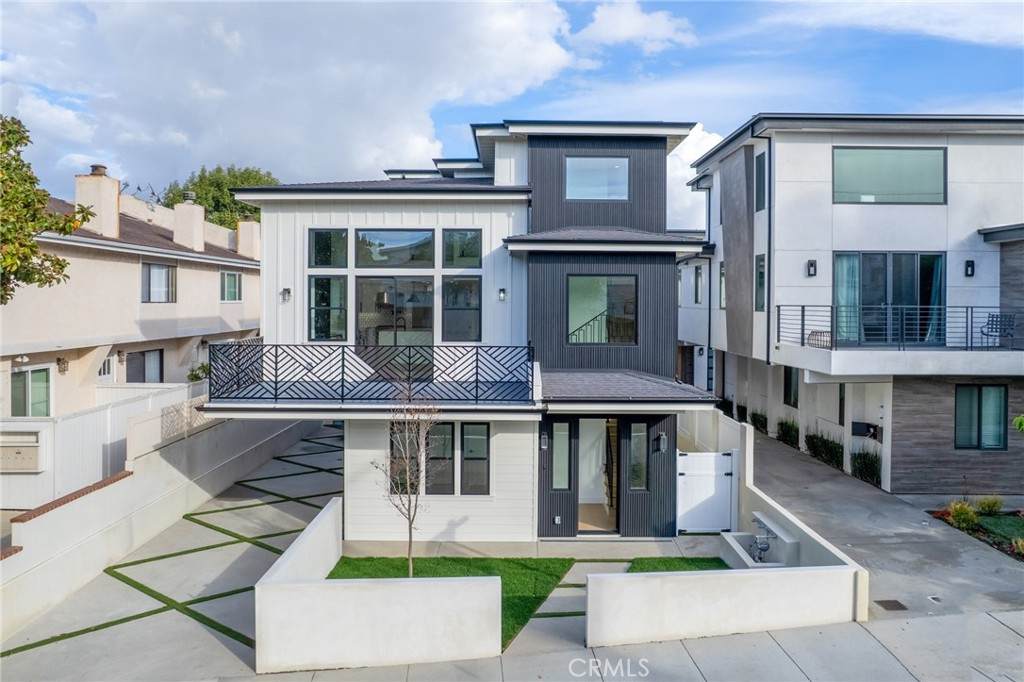 110 S Irena Avenue - Photo 1