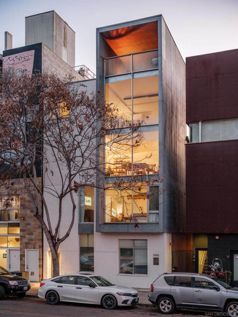 1944 State - Photo 1