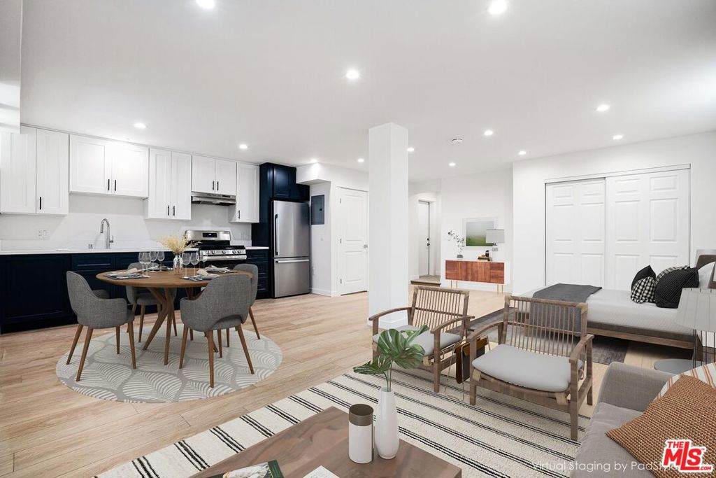 527 Barrington Avenue - Photo 1