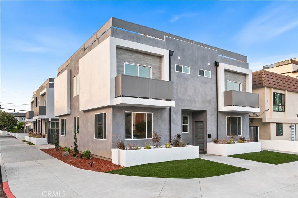 10857 Morrison - Photo 1