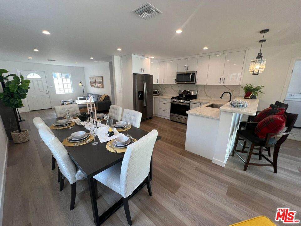 4522 Mammoth Avenue - Photo 1