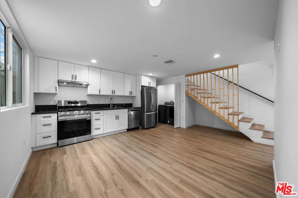 1535 3/4 Kingsley Drive - Photo 1