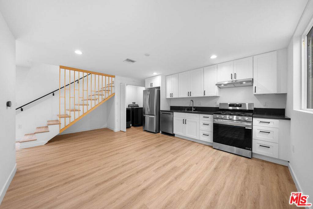 1535 7/8 Kingsley Drive - Photo 1