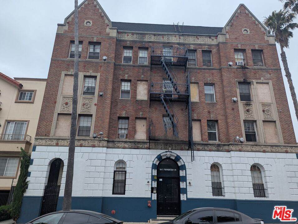 329 Manhattan Place - Photo 1