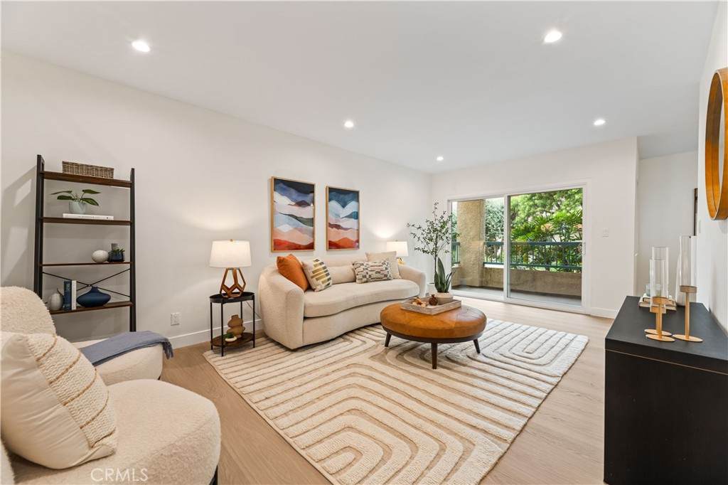 18307 Burbank Blvd #7 - Photo 1