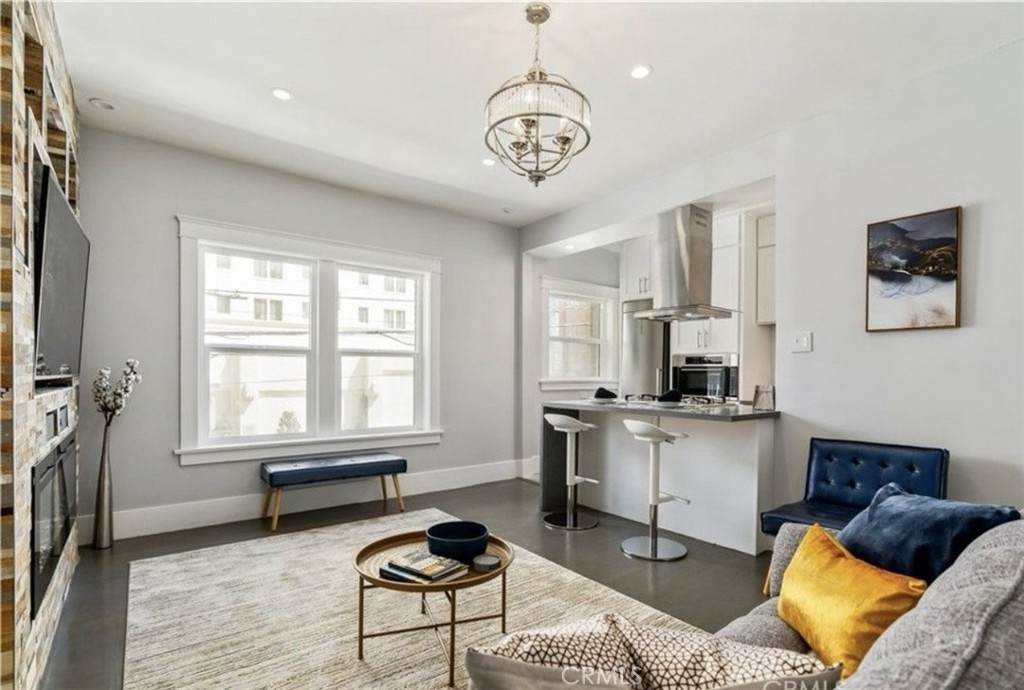 325 W 3rd Street - Photo 1