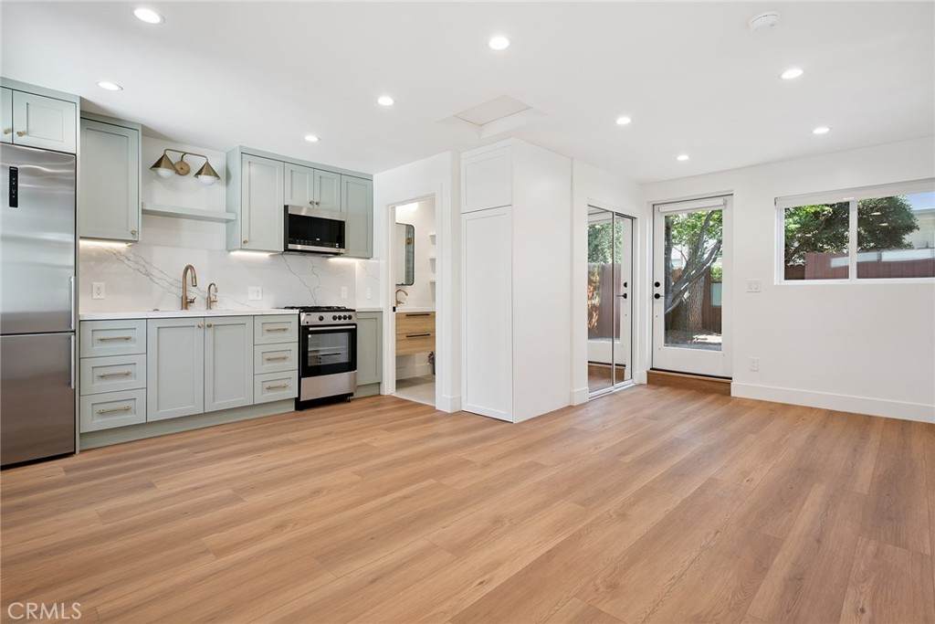 4039 Colonial Avenue - Photo 1