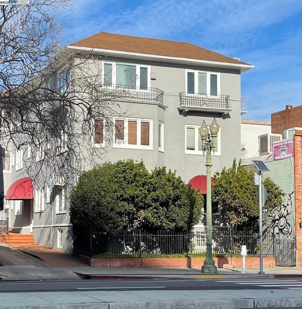 370 Grand Ave - Photo 1