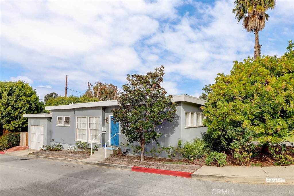 2918 Walnut Avenue - Photo 1