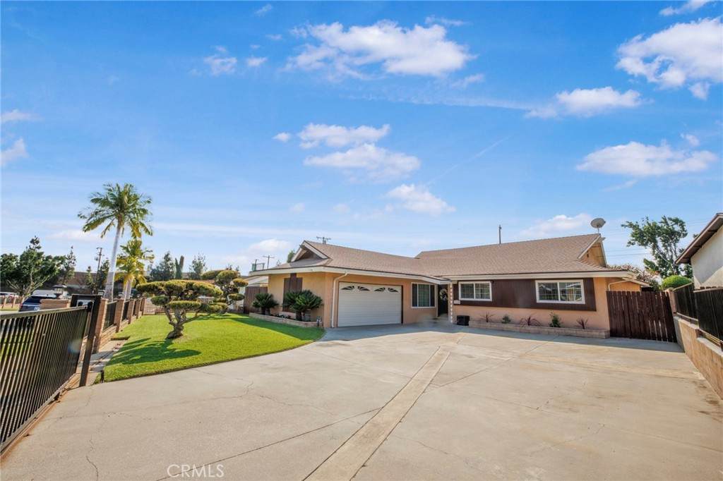 1124 Folkstone - Photo 1