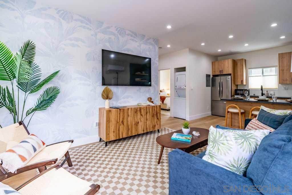 725 Pennsylvania Ave - Photo 1