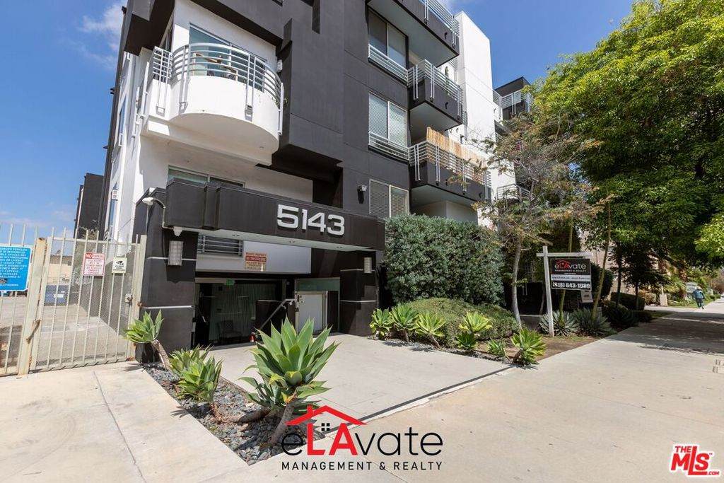 5143 White Oak Avenue - Photo 1