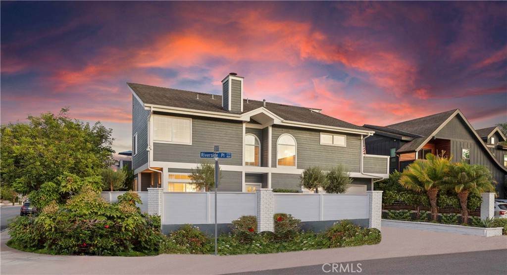 1596 Riverside - Photo 1