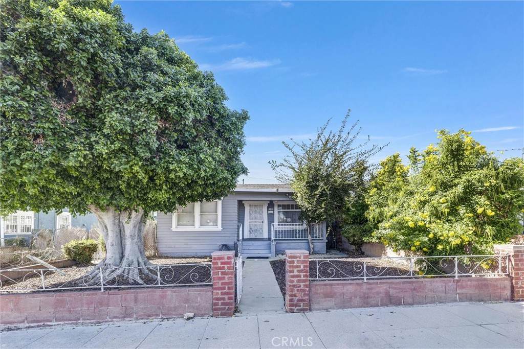 1143 Grande Vista - Photo 1